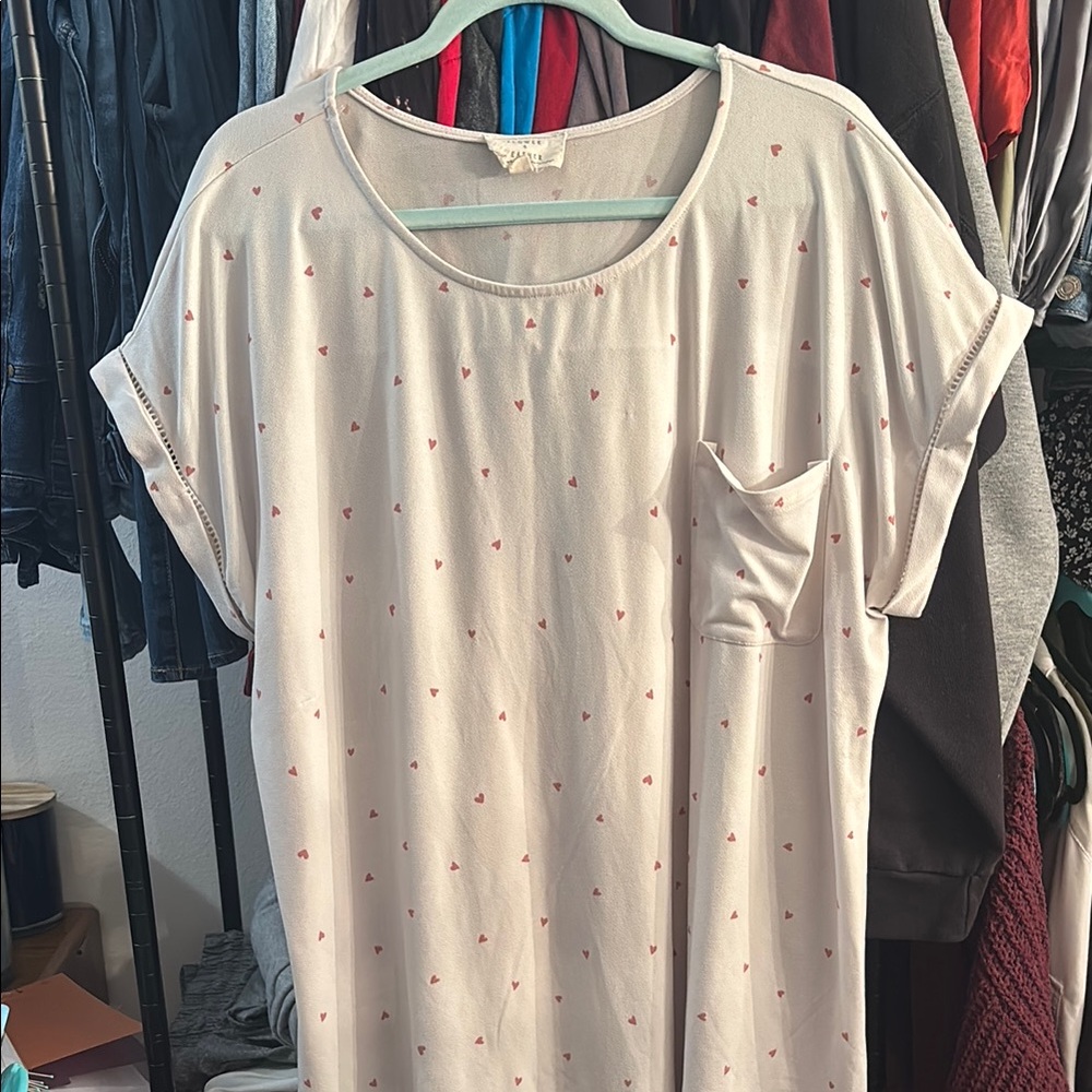 Pink relaxed boxy t-shirt with crew neck and short cuffed sleeves